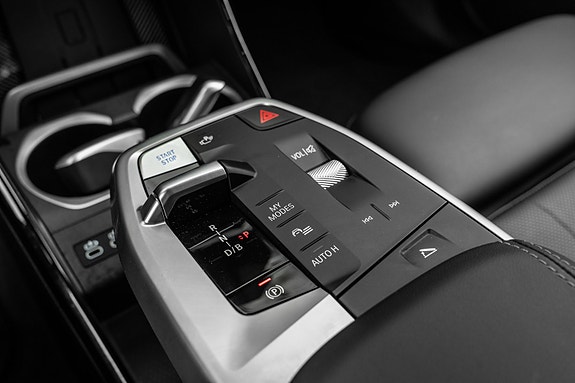 BMW iX2 27 of 30