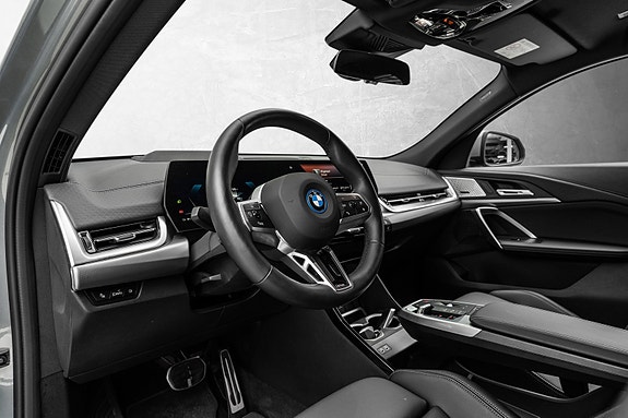 BMW iX2 13 of 30