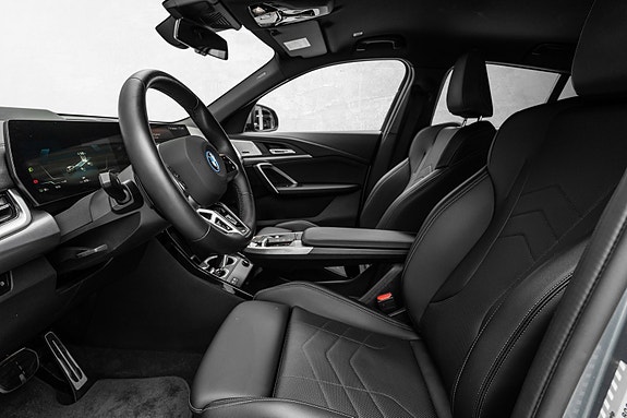 BMW iX2 12 of 30