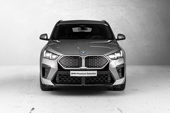 BMW iX2 3 of 30