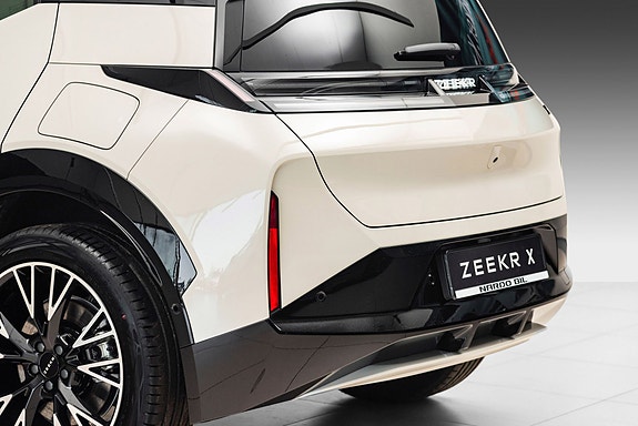 Zeekr X 8 of 29