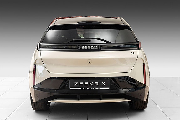 Zeekr X 9 of 29