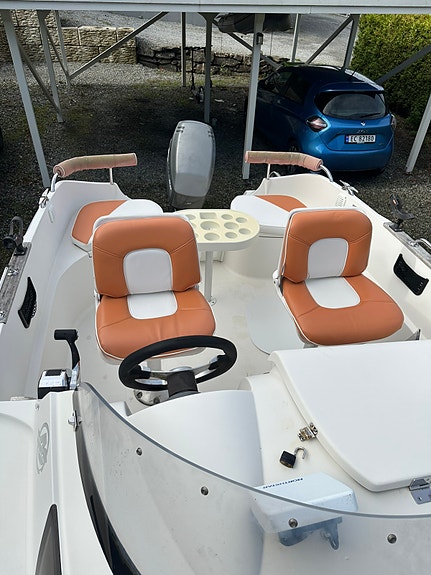 Quicksilver 470 cruiser 7 of 25