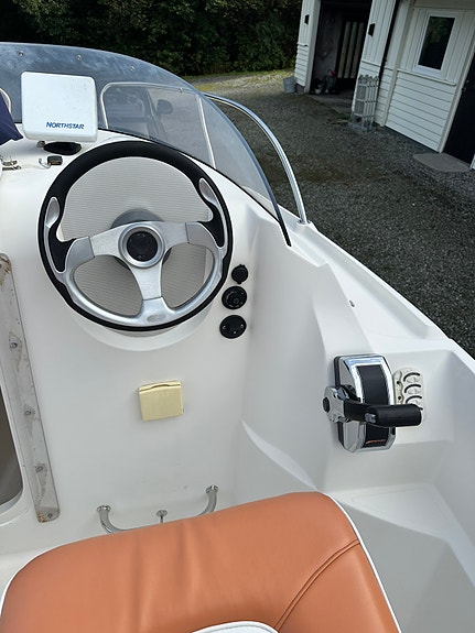 Quicksilver 470 cruiser 14 of 25