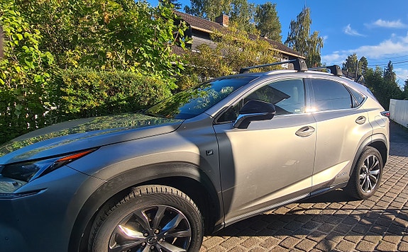 Lexus NX300h 2 of 21