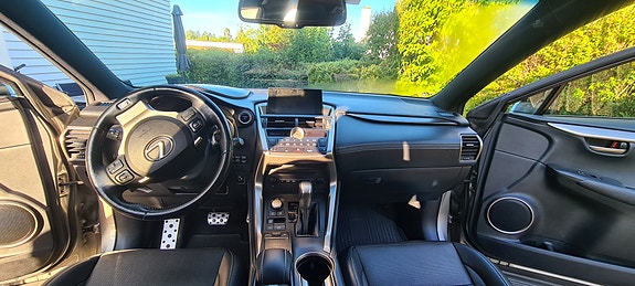 Lexus NX300h 10 of 21