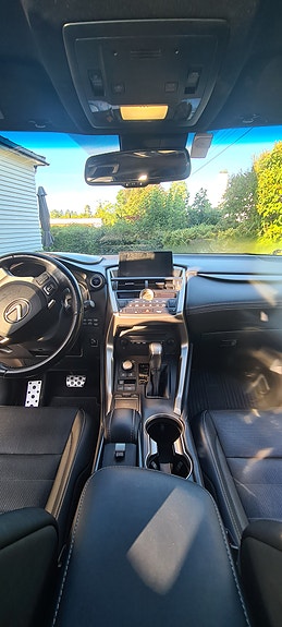 Lexus NX300h 14 of 21