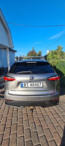 Lexus NX300h 4 of 21