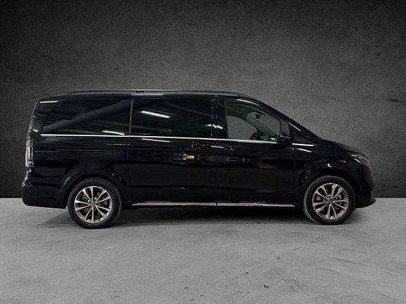 Mercedes-Benz EQV300 12 of 30