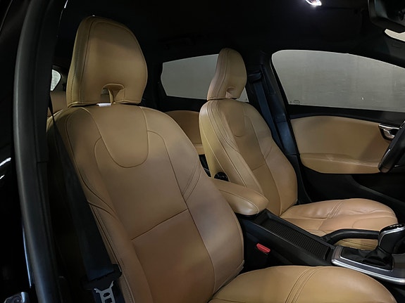Volvo V40 Cross Country 20 of 25
