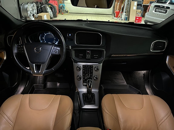Volvo V40 Cross Country 13 of 25