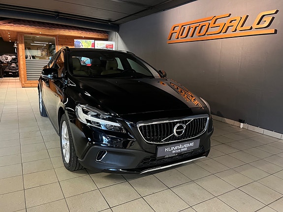 Volvo V40 Cross Country 2 of 25