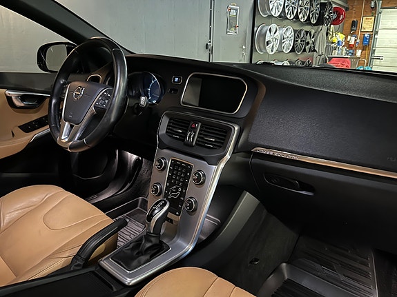 Volvo V40 Cross Country 18 of 25