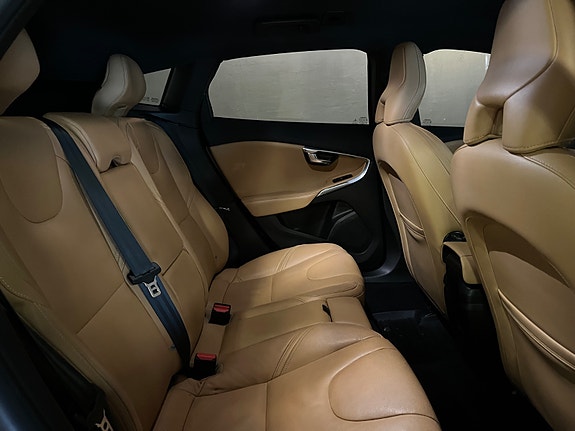 Volvo V40 Cross Country 21 of 25
