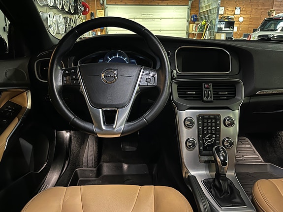 Volvo V40 Cross Country 14 of 25