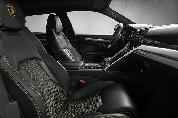 Lamborghini Urus 13 of 15