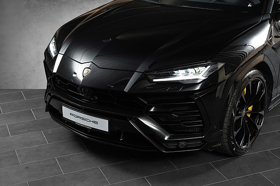 Lamborghini Urus 6 of 15