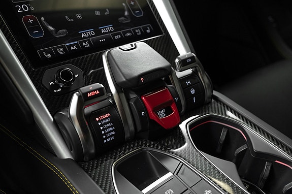 Lamborghini Urus 9 of 15
