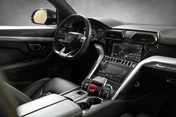 Lamborghini Urus 15 of 15