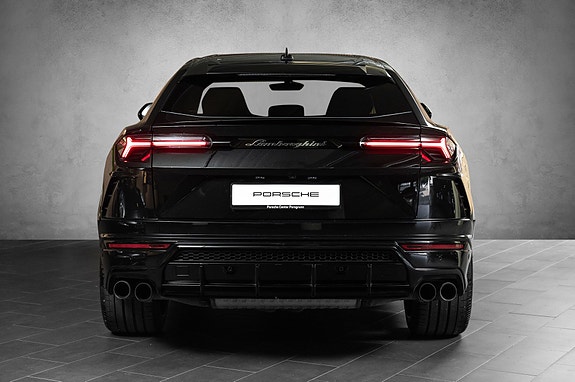 Lamborghini Urus 4 of 15