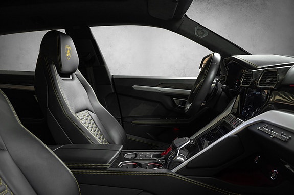 Lamborghini Urus 14 of 15