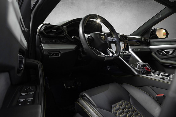Lamborghini Urus 12 of 15