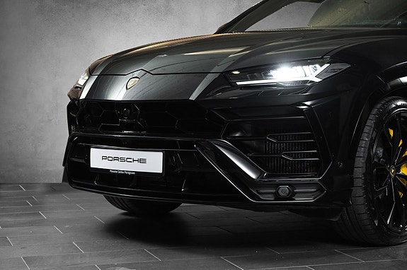 Lamborghini Urus 5 of 15