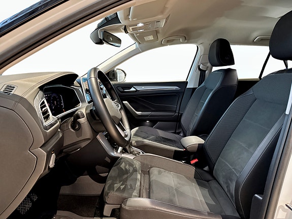 Volkswagen T-Roc 8 of 17