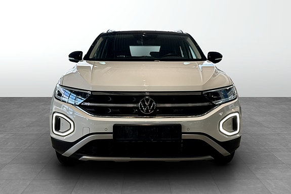Volkswagen T-Roc 2 of 17