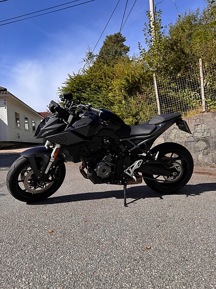 Suzuki GSX-8S 2 of 24