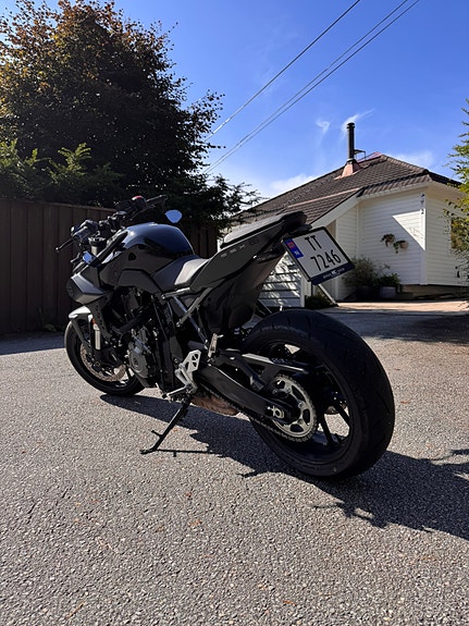 Suzuki GSX-8S 3 of 24
