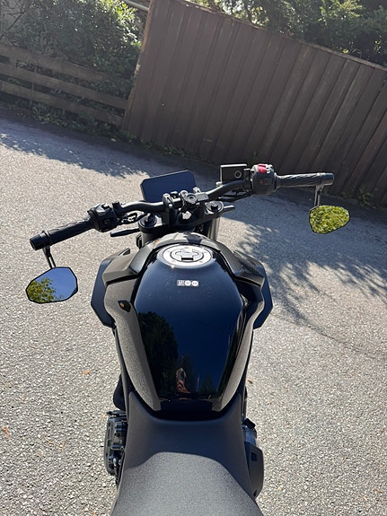 Suzuki GSX-8S 12 of 24