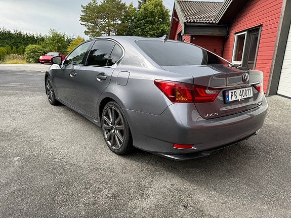 Lexus GS300h 10 of 26