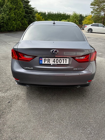 Lexus GS300h 9 of 26