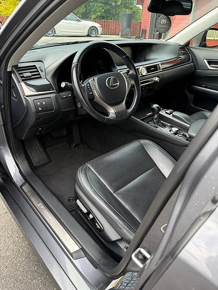 Lexus GS300h 13 of 26