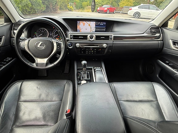 Lexus GS300h 14 of 26
