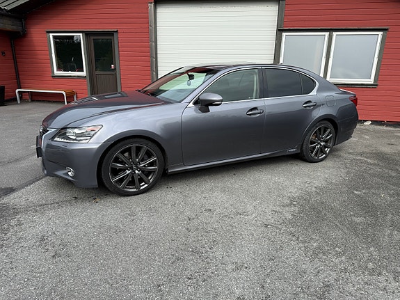Lexus GS300h 12 of 26