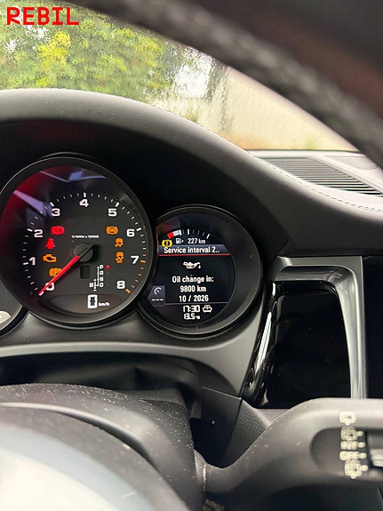Porsche Macan 19 of 30
