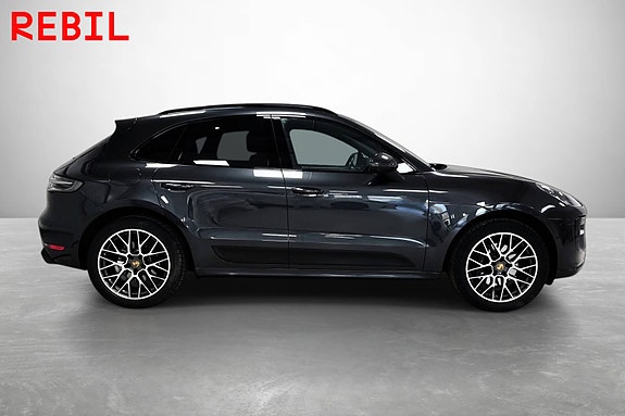 Porsche Macan 13 of 30