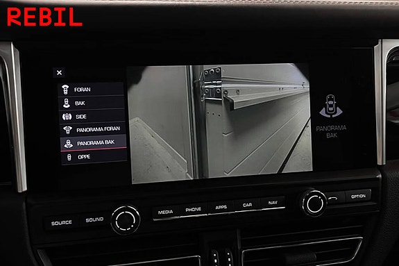 Porsche Macan 27 of 30