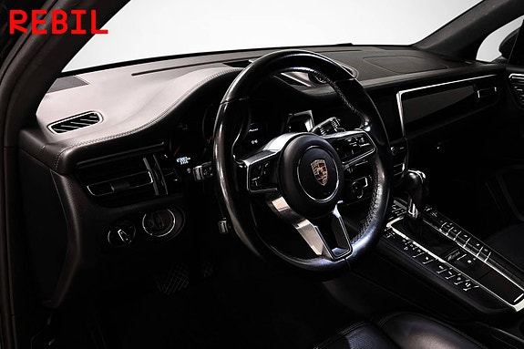 Porsche Macan 17 of 30