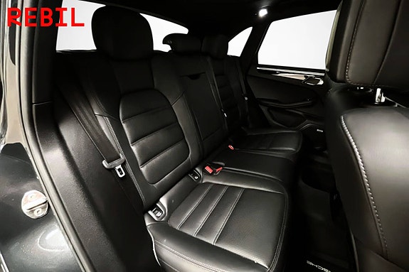 Porsche Macan 23 of 30