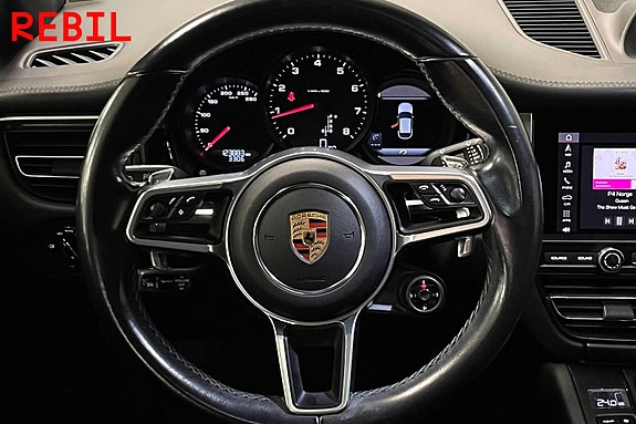 Porsche Macan 18 of 30