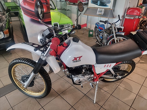 Yamaha XT 550 2 of 20