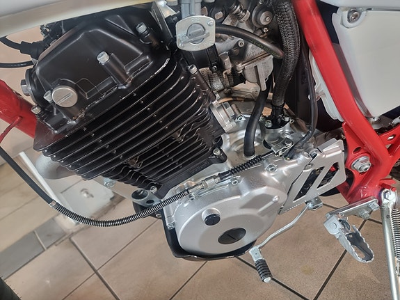 Yamaha XT 550 11 of 20