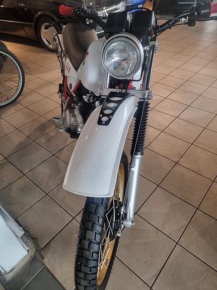 Yamaha XT 550 9 of 20