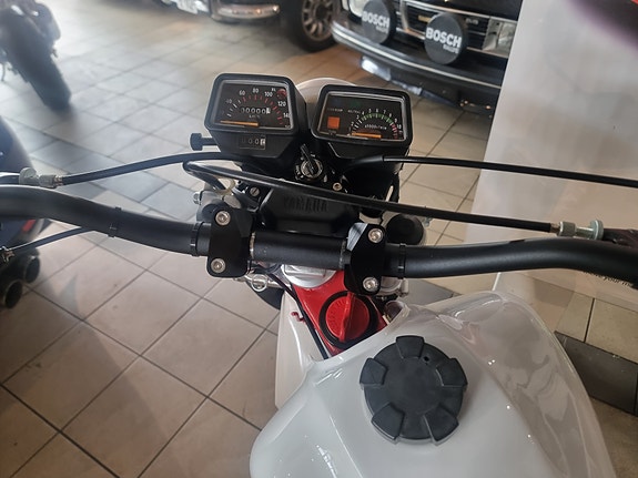Yamaha XT 550 7 of 20