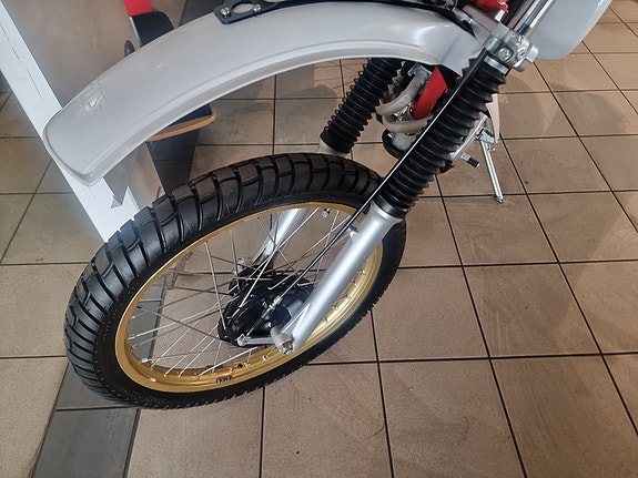 Yamaha XT 550 5 of 20