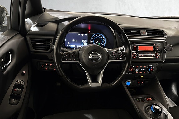 Digitalt multifunksjonsdisplay og moderne infotainment med Bluetooth.