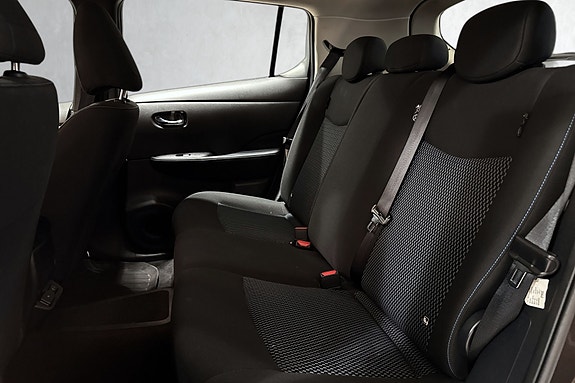 Bakseter med ISOFIX-feste for trygg og enkel barnesikring.
